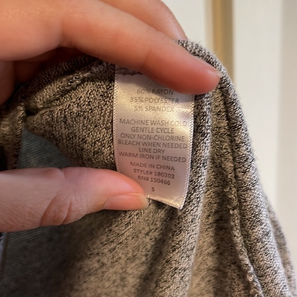 Staple gray tshirt, super soft! Size small. - Picture 5 of 5